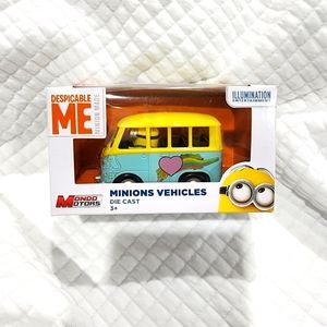 Minions Vehicles die cast van NIB